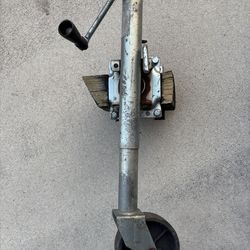 Trailer tongue jack with working crank