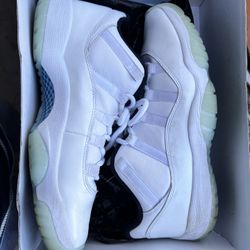Jordan 11 Legend Blue low