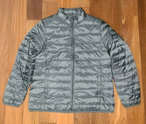 Amazon Essentials Men's Packable Lightweight WaterResistant Puffer Jacket, LRG