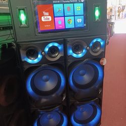 19" Touch Screen With Bluetooth And WiFi.  Extremely Powerful.  Free 🎤 🎤