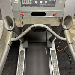 LIFE FITNESS 95 Ti Treadmill 🏃‍♀️