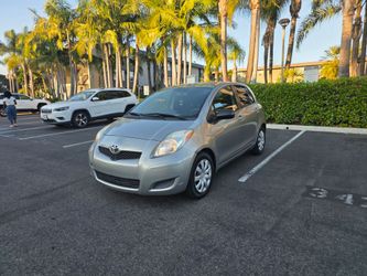 2009 toyota yaris 4 doors