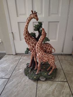 Giraffe sculpture $20 firm- Pickup in San Marcos