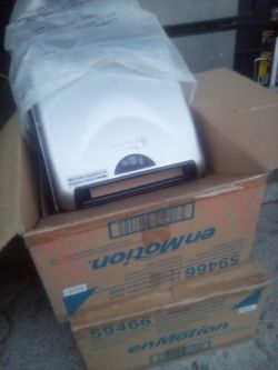 Electric Paper Towel Dispenser ***BRAND NEW***