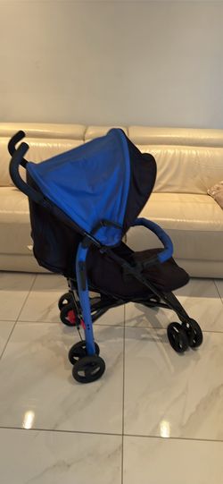 Urbini stroller compact, lightweight design.