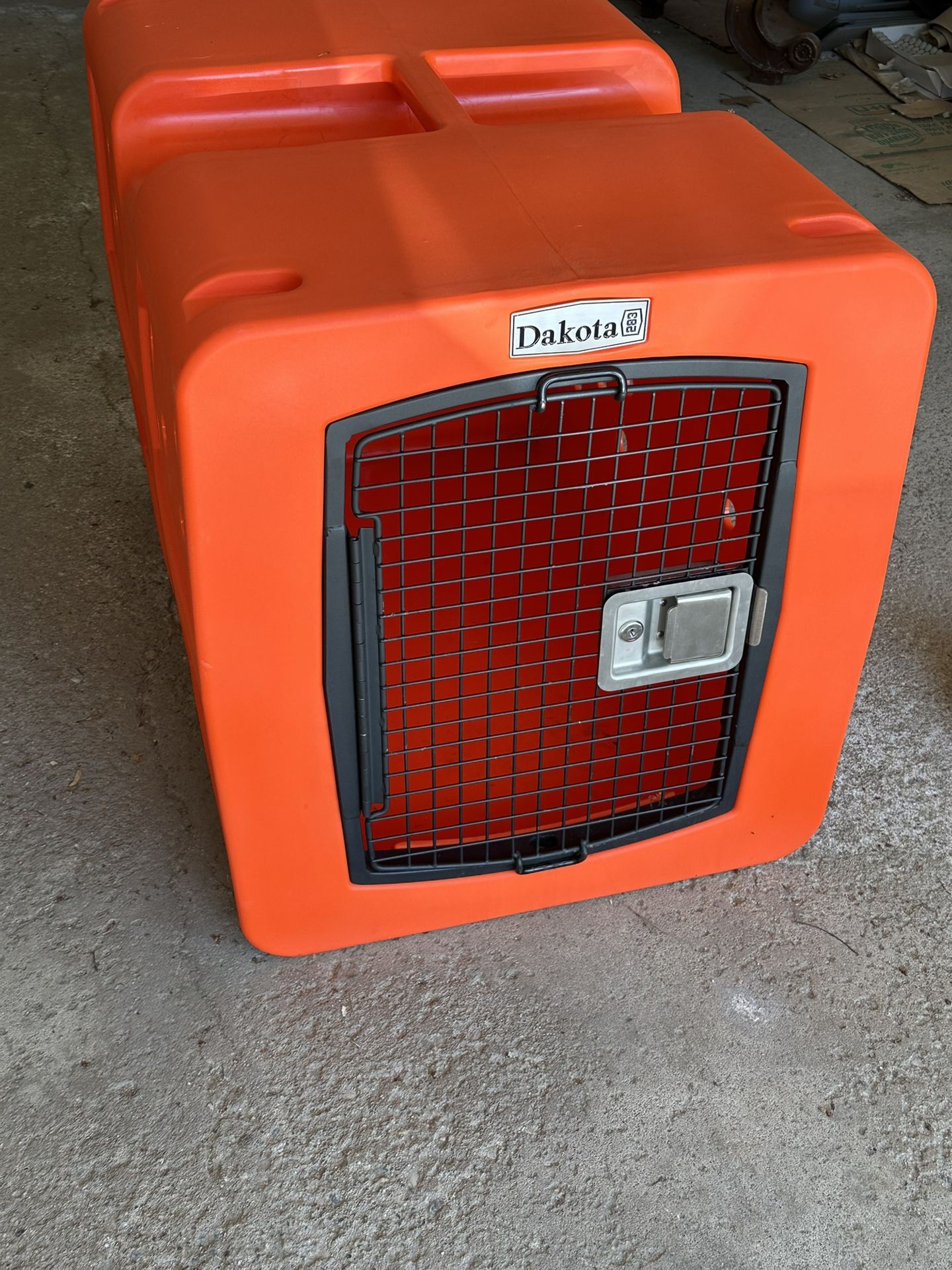 Dakota 283 G3 Large Orange Dog Crate and Pad