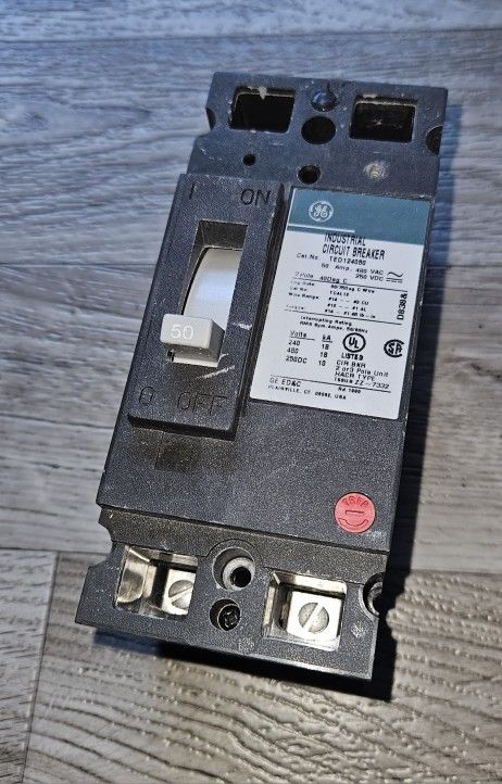 General Electric TED124050 - 2 Pole Circut Breaker📍Located in Tempe near Arizona Mills Mall