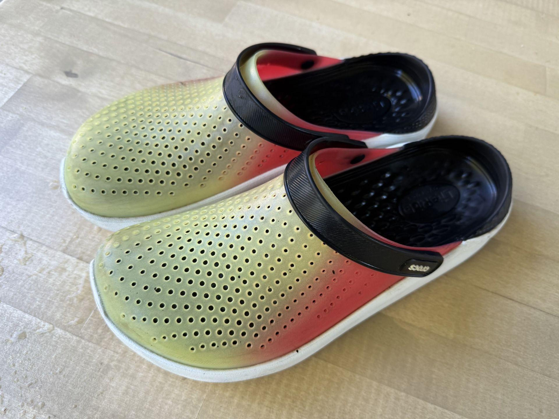 Men’s Crocs Size 10