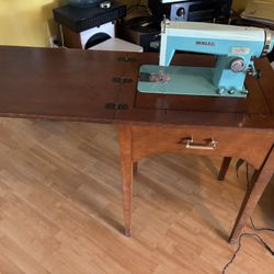 White Vintage Sewing Machine 