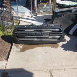 2019-2023 RAM 1500 Grill OEM 