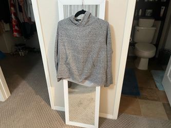 Women’s GreyUgg sweatsuit size M inseam 28