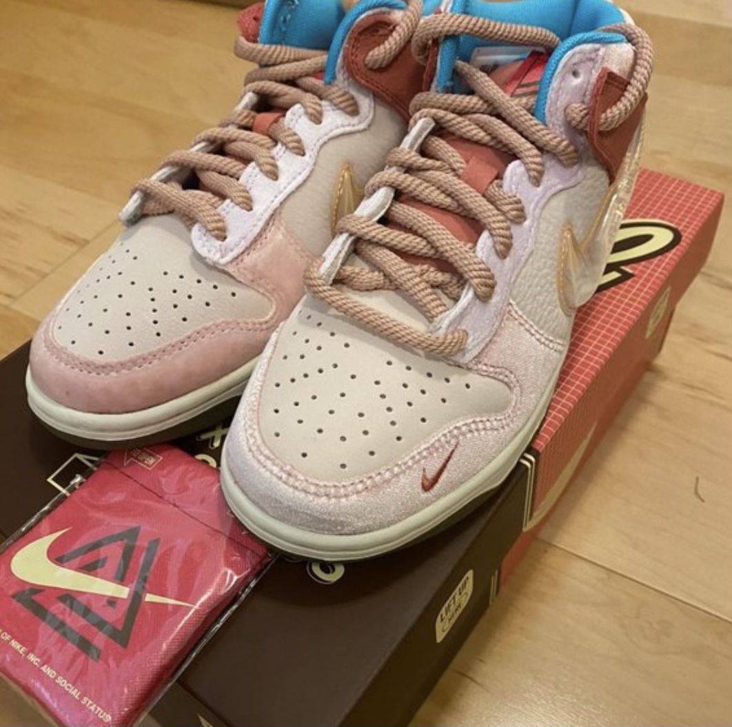 Social Status Free Lunch Strawberry Milk Mid Size 10 & 9.5