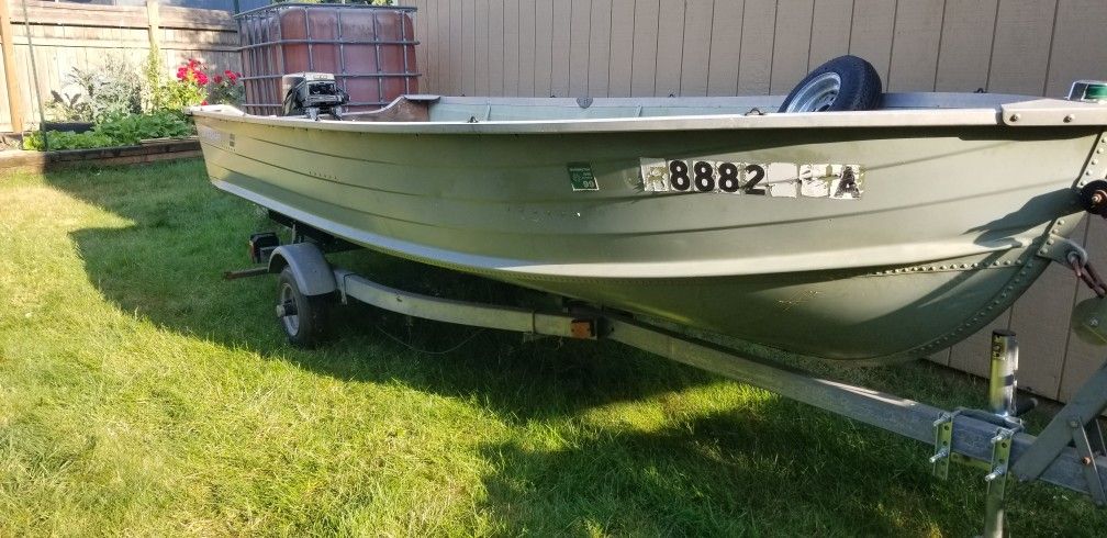 14 Foot Boat N Motor W EZ Loader