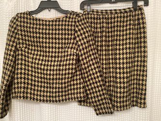 Two piece hounds skirt set size 4 Petite