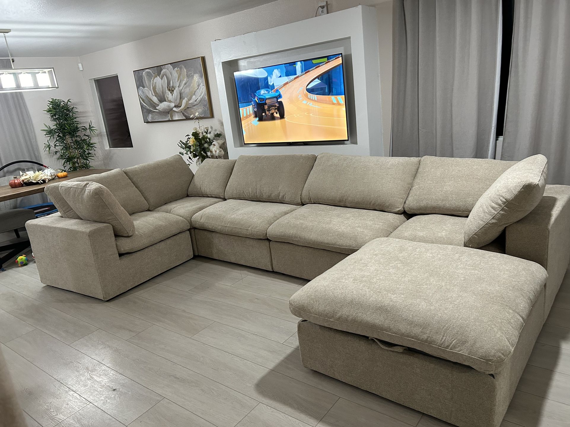 BRAND NEW IN BOX! Biege 6 Piece CLOUD Modular Sectional Couch (FREE DELIVERY 🚚)