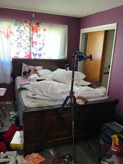 Bedroom Set Queen Bed Dresser Chest of Drawers and 2 nightstands