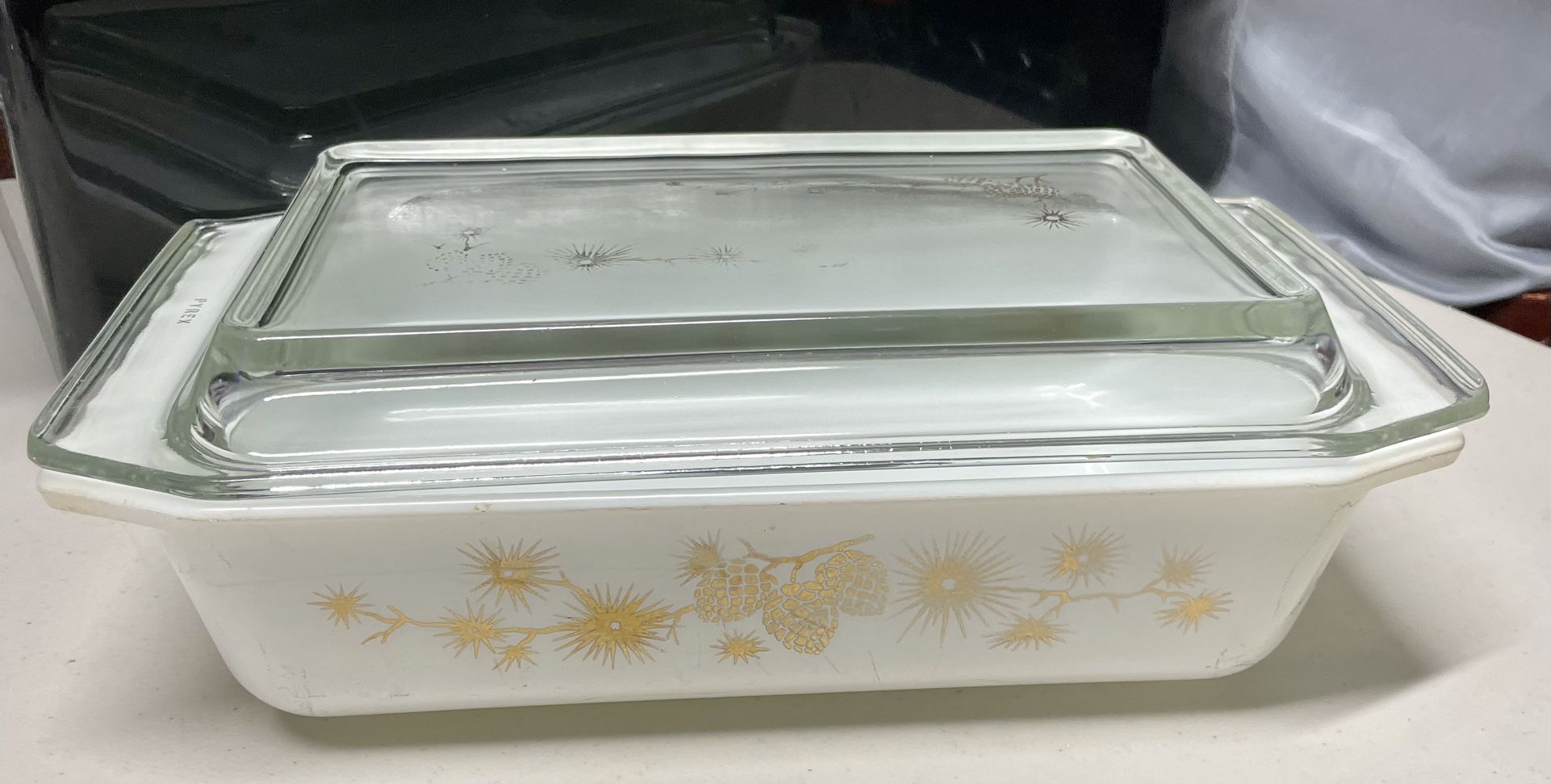 Rare Vintage Pyrex With Lid