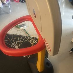Children’s Basketball Hoop  Used Good Condition