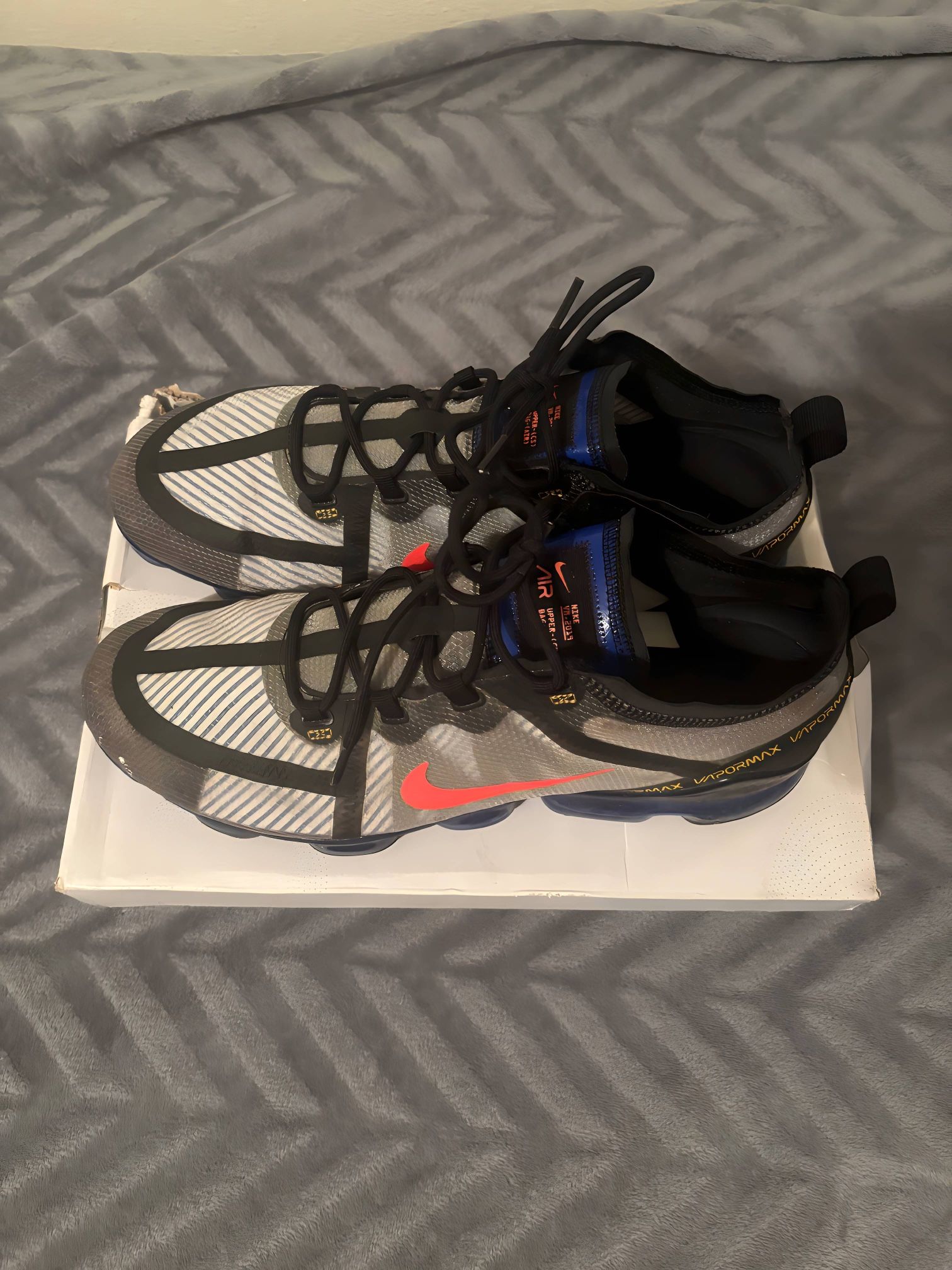 Nike Air VaporMax 2019 Black Hyper Blue Bright Crimson(size 12) taking offers