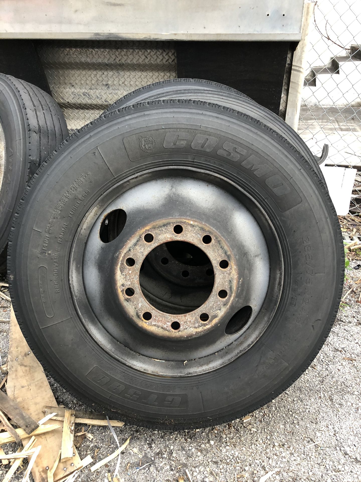 285/75/24.5 STEEL wheels + Tires 24” semi truck trailer