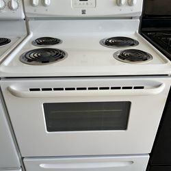 Kenmore Electric stove 30” (1 month warranty)