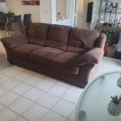 Sofa De Pana Color Café Espacioso Y Confortable