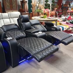 Living Room Set / Sofas ,/ Couches And Recliners 