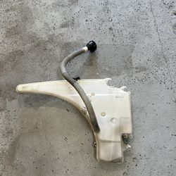2012- 2015 BMW X1 WINDSHIELD WASHER RESERVOIR 45R-01 0142 OEM