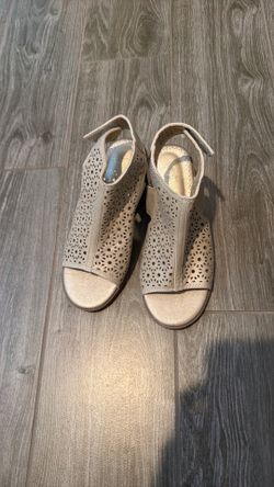 Girls sandals