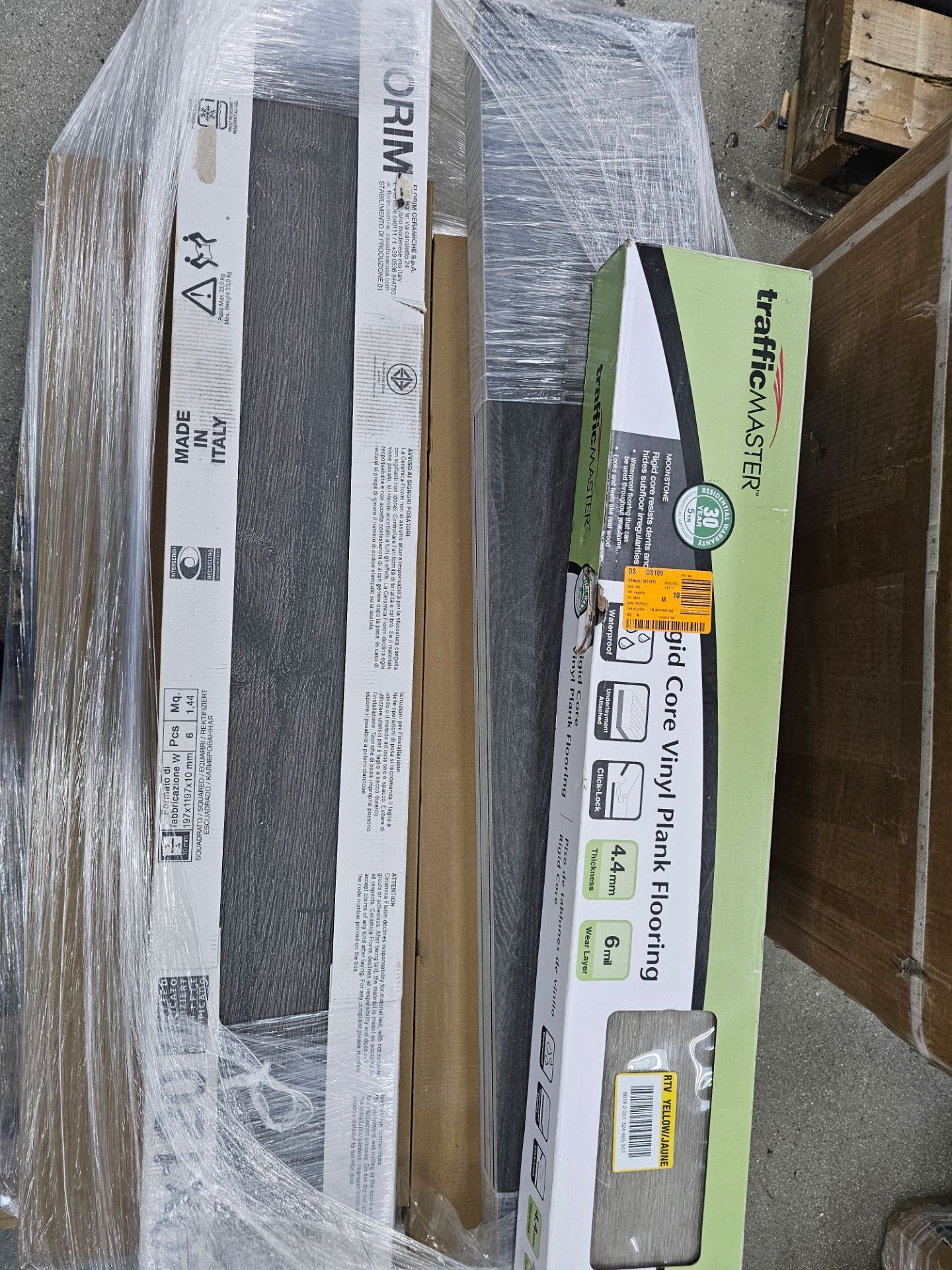 Flooring Tile Laminayed wood Vinyl