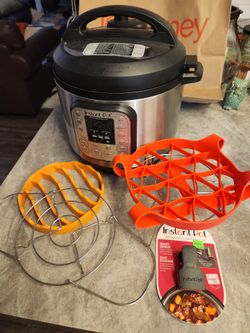6qt Instant Pot with Accessories