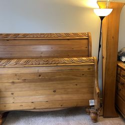 Queen Wooden Bedroom Set
