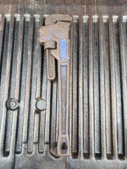 Pipe wrench