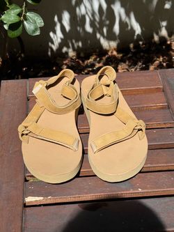 Teva - Midform Universal Leather in Desert Sand (NEVER WORN)