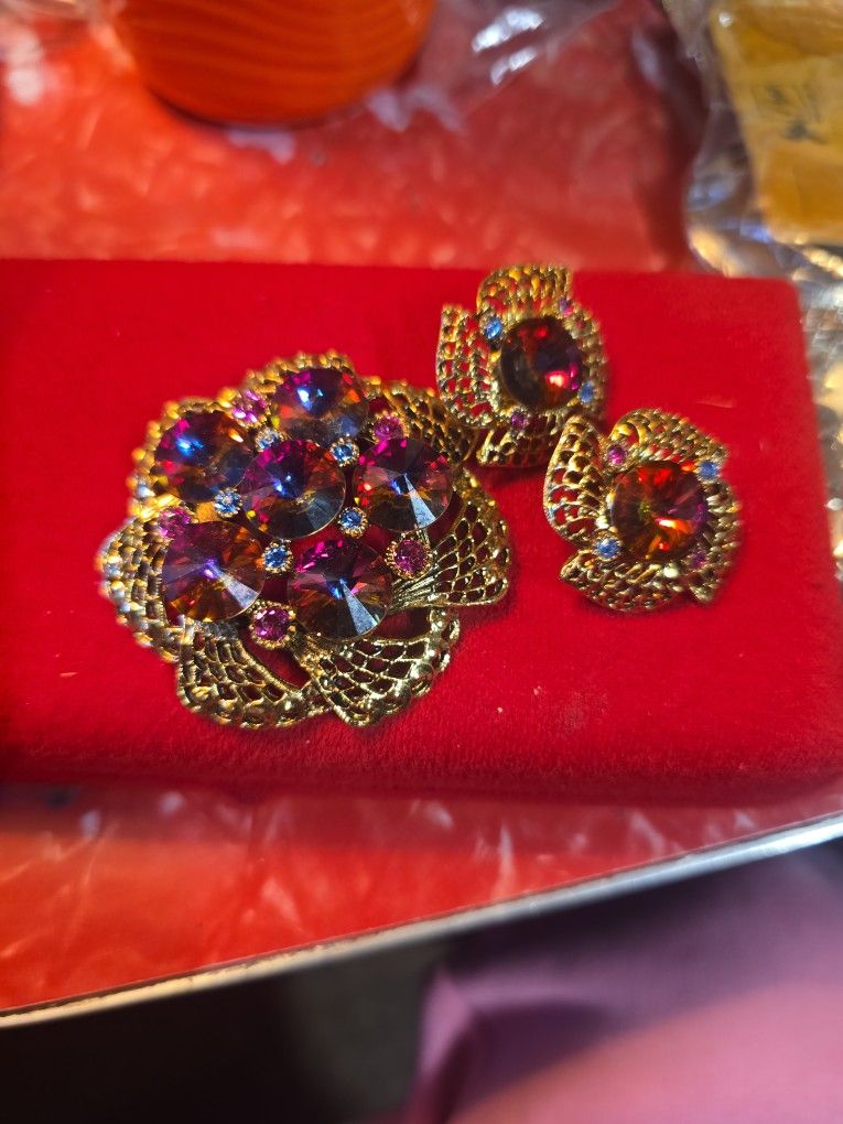 Vintage Designer Heliotrophe Brooch And Earings.