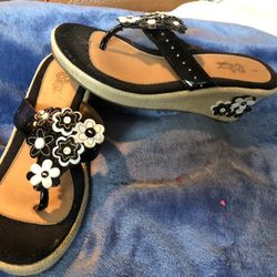 Size 3 Boutique Black And White Sandles