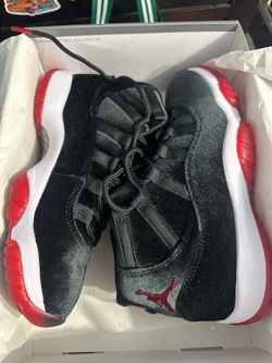 Jordan 11 Retro Velvet Bred. 8 Women