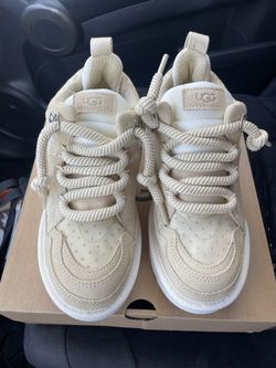 UGG Women Lowmel’s Size 7