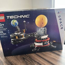 Lego Technic Planet Earth and Moon in Orbit Space set