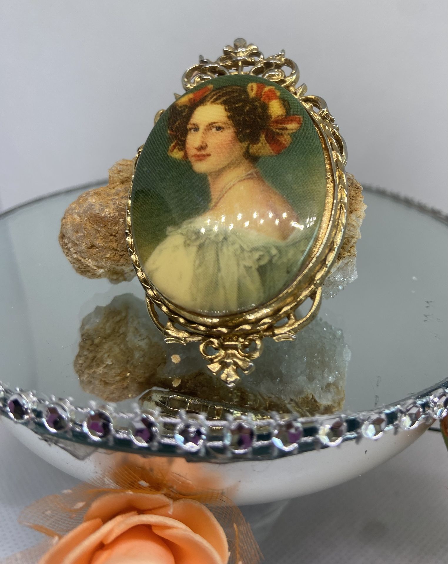 Vintage Victorian Lady Portrait Cameo Pin Brooch Signed Art