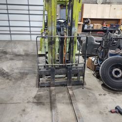1987 Clark 52G Fork Lift 