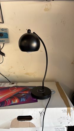 Wireless Charging Desk Lamp