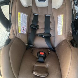 Evenflo Pivot Car Seat/bassinet & Stroller 