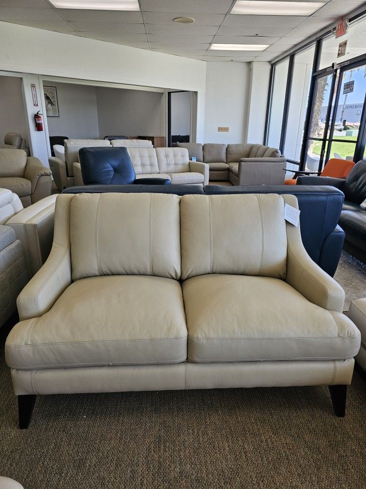 100% Leather loveseat - Collyn