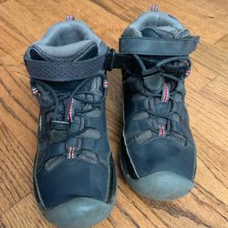 Keen hiking boots size 13 kids.  