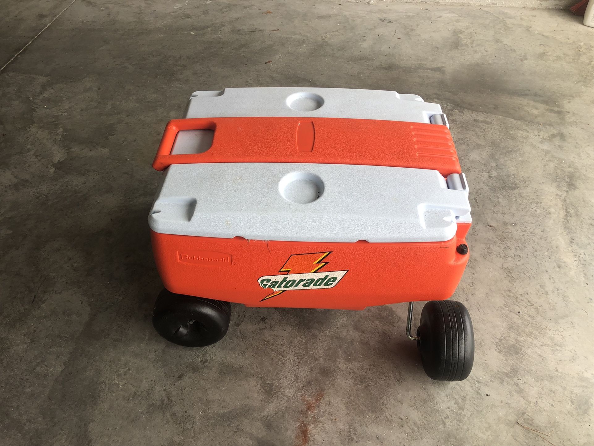 Gatorade Rolling Cooler Vintage Not Sold Anywhere