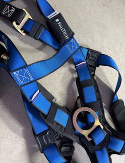 FALLTECH UNIVERSAL HARNESS - New Never used.