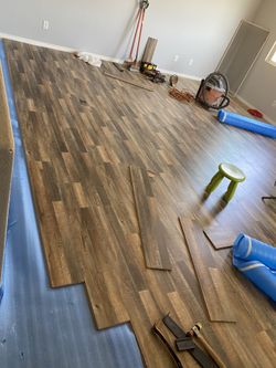 Laminate vinyl and molding