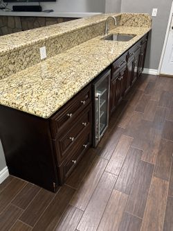 Kitchen Cabinets & Granite Countertops