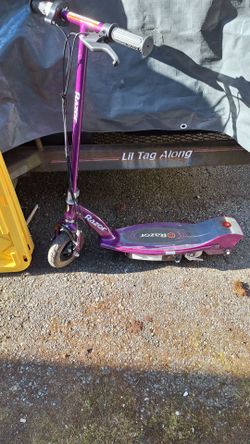 PURPLE RAZOR SCOOTER LIKE NEW NO CHARGER